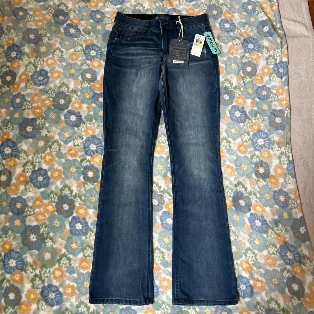 Democracy Kathyrn Ab Solution Itty Bitty Bootcut Dark wash blue jeans nwt